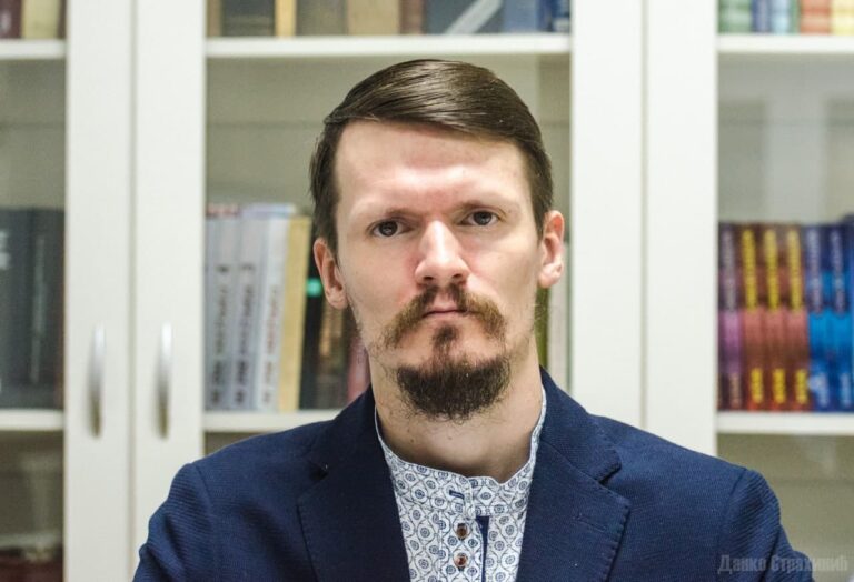Владимир Басенков - „Платинасти вук”: НАТО кроти Србију?